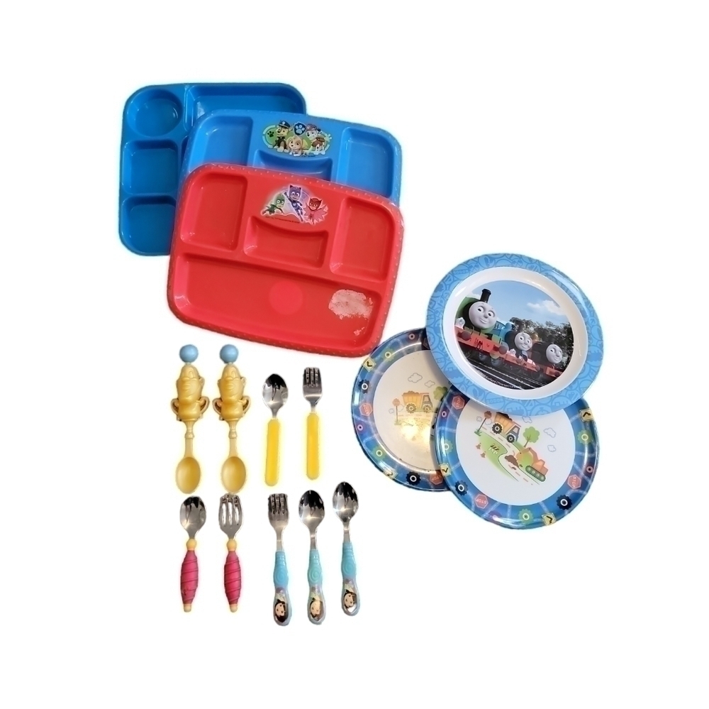 Random kids dinning bundle. 15 pieces total